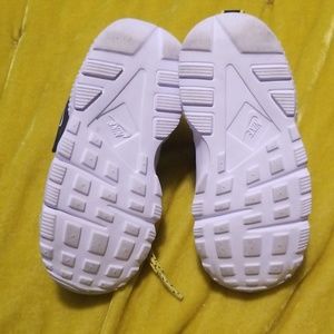 Nike Shoes - Nike hurauche's Nike Shoes - Nike hurauche's